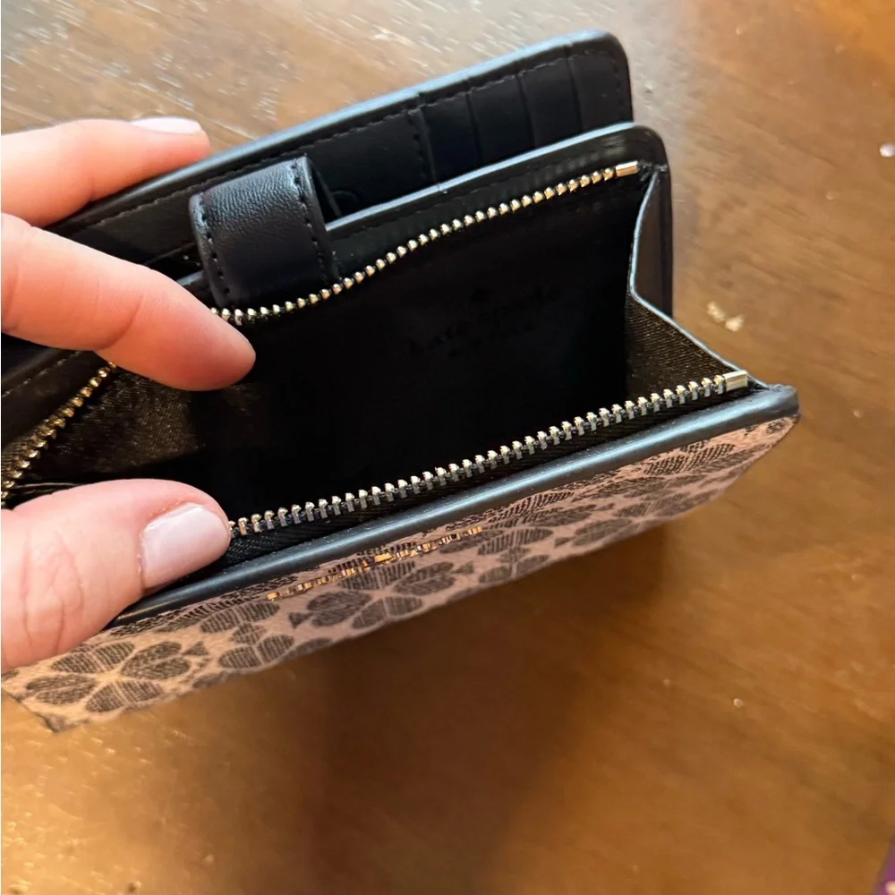 Kate Spade Flower Wallet - Picture 6 of 6